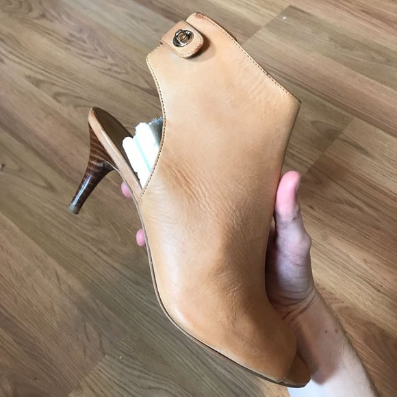 Coach Tan Leather Heels - Picture 9 of 10